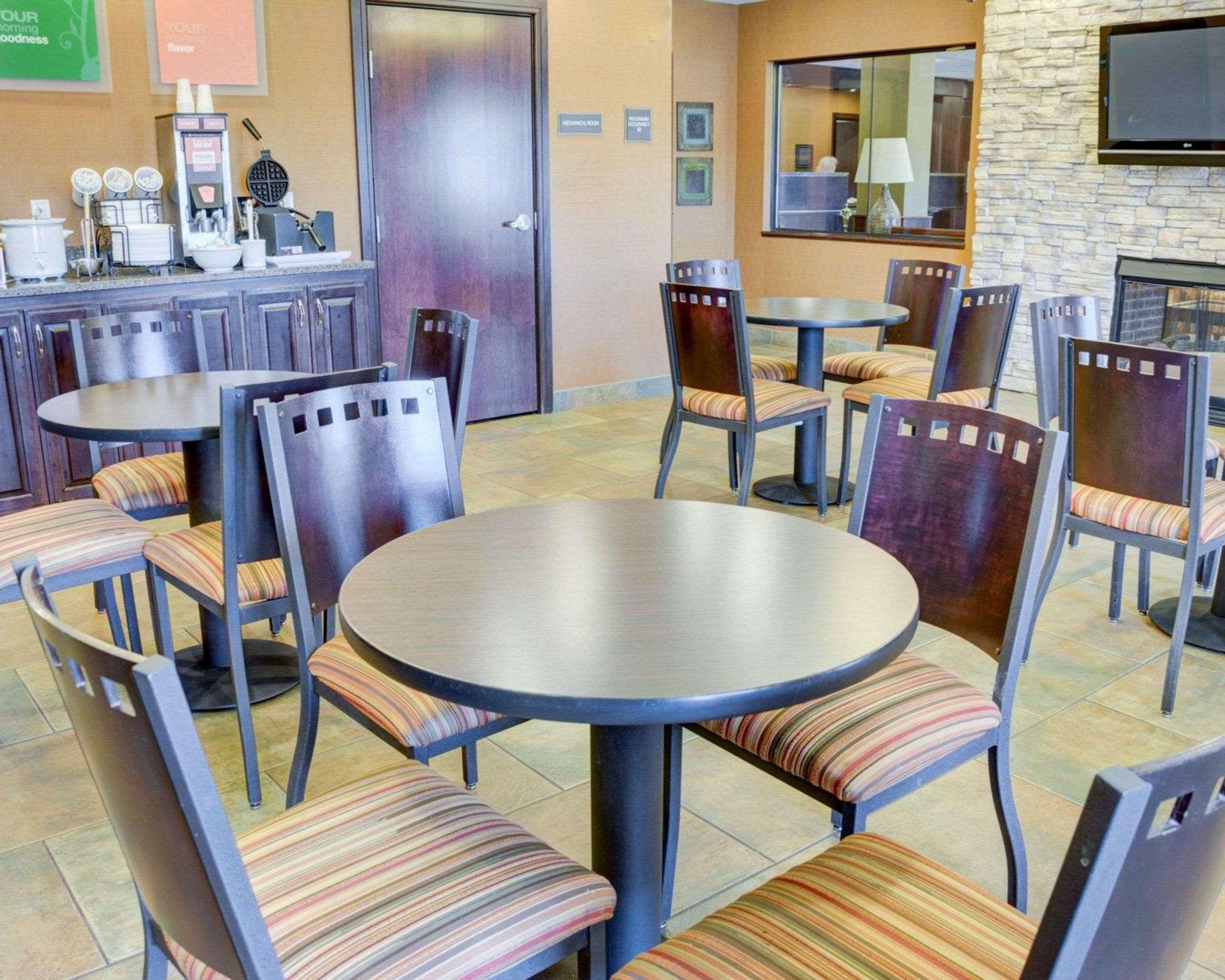 Comfort Inn & Suites Russellville I-40 Buitenkant foto