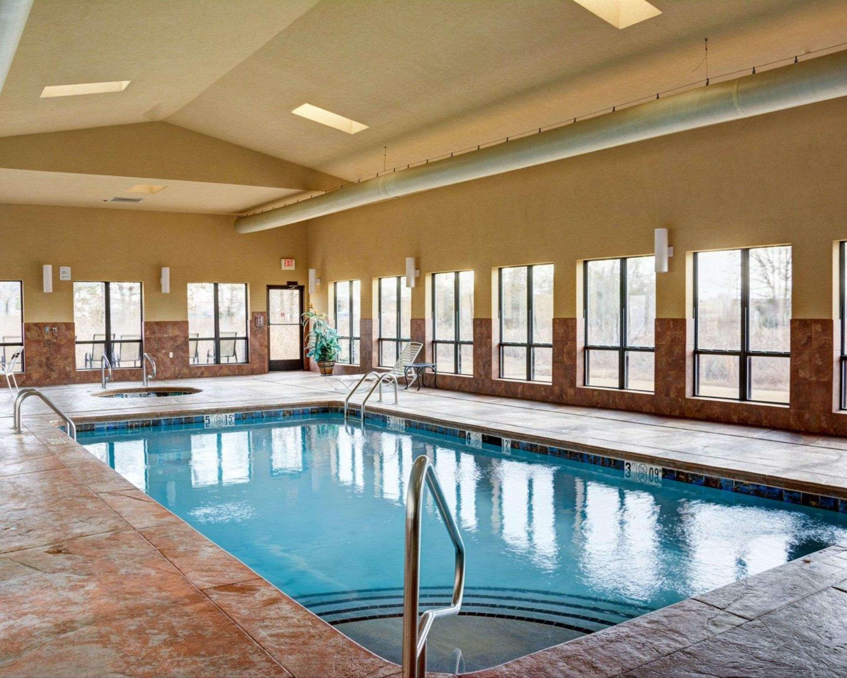 Comfort Inn & Suites Russellville I-40 Buitenkant foto